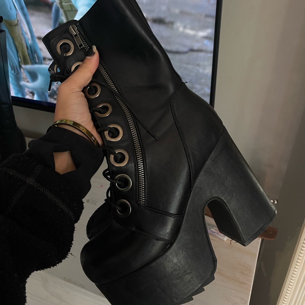 Lamoda O-Ring Platform Boots